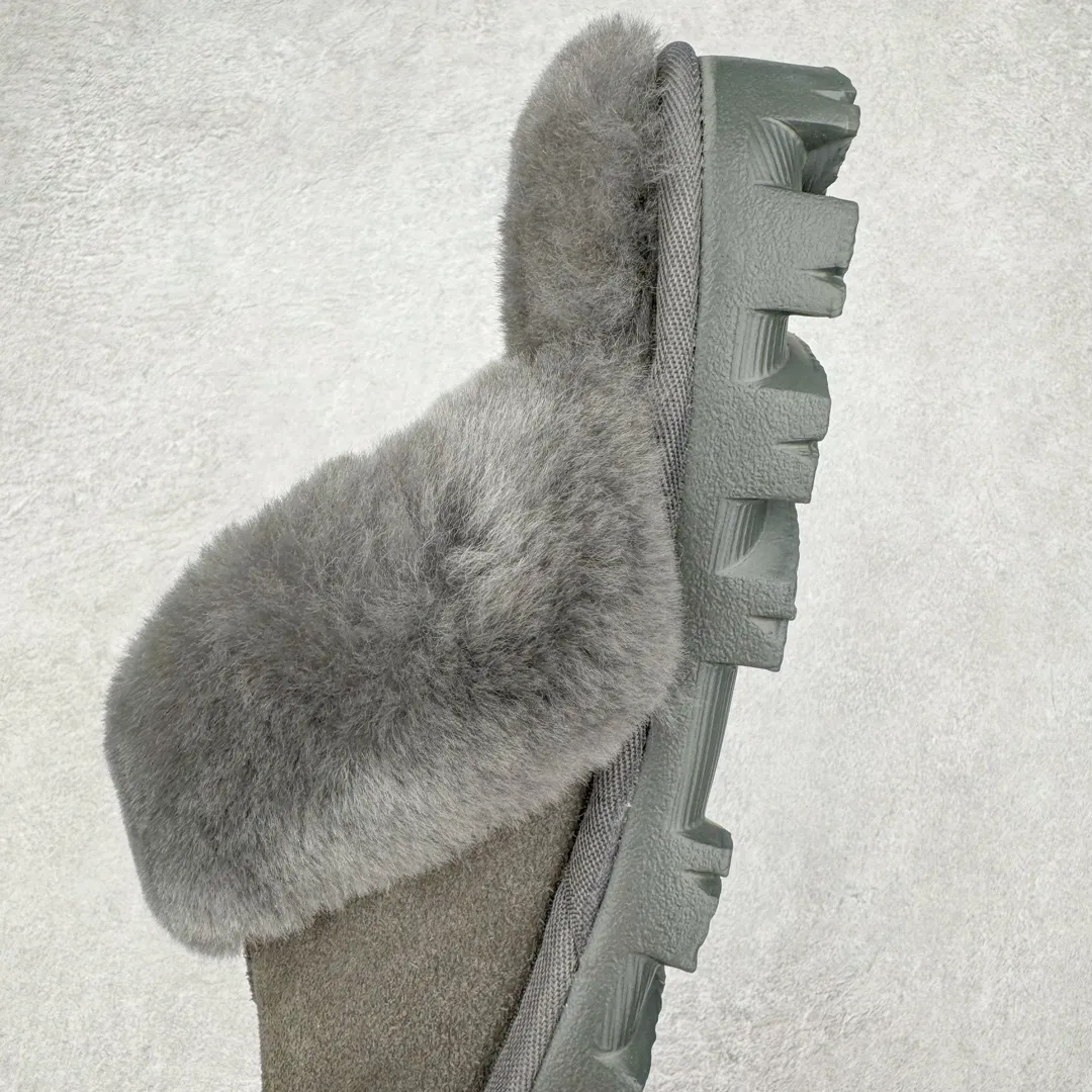 Pick up locally 💰440 UGG 5125 Star drag autumn and winter sheep fur integrated snow boots. All shoes are made of ZP. Longfeng A-grade Australian imported sheep fur integrated brand OEM production line. Fully follow the ZP process. OEM original pattern maker. Adhering to the principle of no original shoe development and selection. Pay attention to every detail. The most authentic version on the market. TREADLITE "light wing" technology outsole. Lightweight/durable/flexible/pile size: 35 36 37 38 39 40 Coding: by2936040